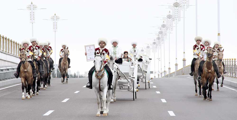 Ahalteke bedewleriniň dünýädäki şan-şöhraty belende galýar